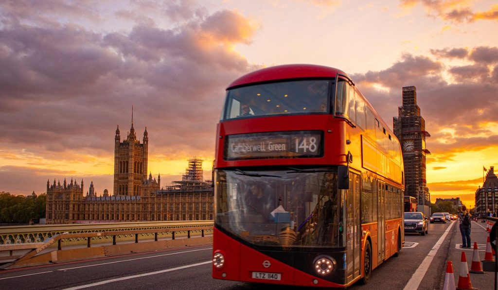 24 hour buses in london